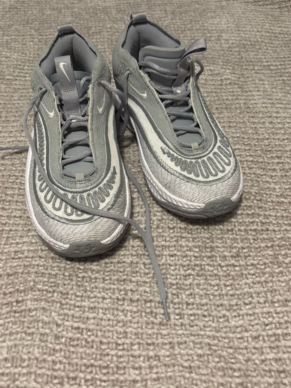 Nike cosmic unit 3  Gray Low-Top Athletic Sneakers